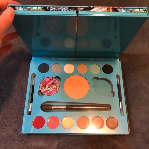 Ed Hardy makeup palette - Picture 7 of 7